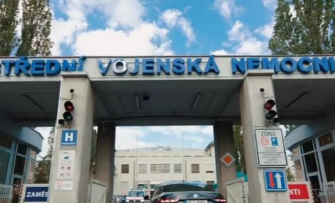 Бывшего заместителя директора Центрального военного госпиталя в Праге заподозрили в подделке документов