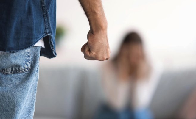 Житель Йиглавского края годами издевался над партнершей и ее матерью: теперь ему грозит до 8 лет тюрьмы