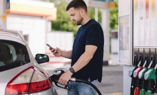 Бензин в Чехии снова по 40 крон: цены бьют двухлетние рекорды из-за конфликта на Ближнем Востоке