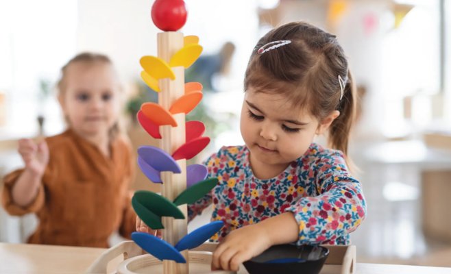 Найди место или плати: муниципалитеты обязали искать детские сады для трехлетних детей