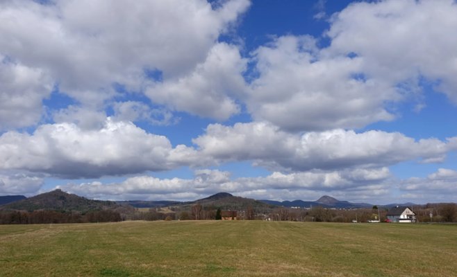 Солнечным весенним дням пришел конец