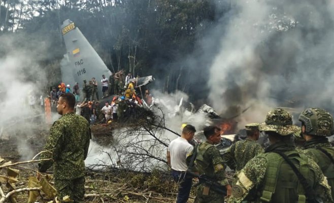 В Колумбии разбился самолет с более чем сотней военных на борту