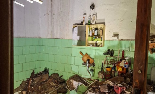 В ванной комнате квартиры в центре Оломоуца рухнул потолок