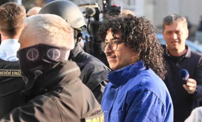 Суд отправил под арест обвиняемых в теракте в Пардубице. Свою вину они не признали