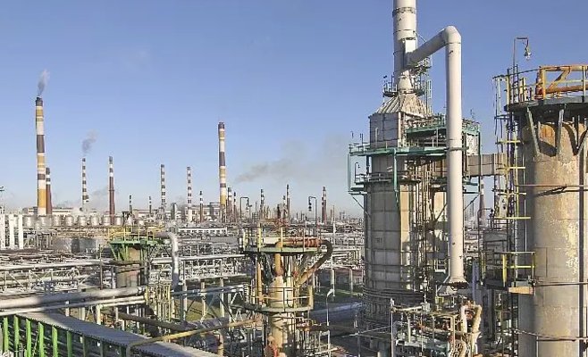Украинцы атаковали один из крупнейших нефтеперерабатывающих заводов в России