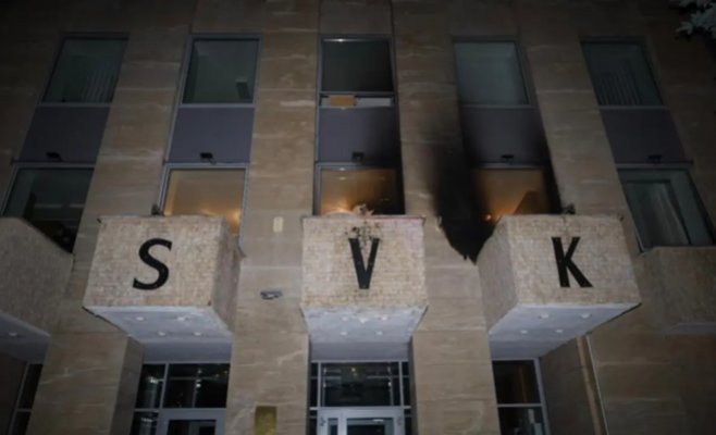 Ночью в Праге забросали «Русский дом» коктейлями Молотова