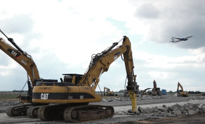 Пражский аэропорт на несколько месяцев закрыл главную взлетно-посадочную полосу: самолеты полетят над жилыми районами