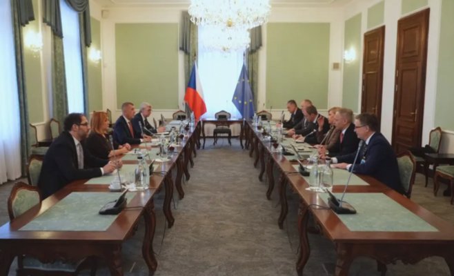 Топливные дистрибьюторы после встречи с премьером Бабишем: «Мы выслушали правительство, нам нужно время на обсуждение»