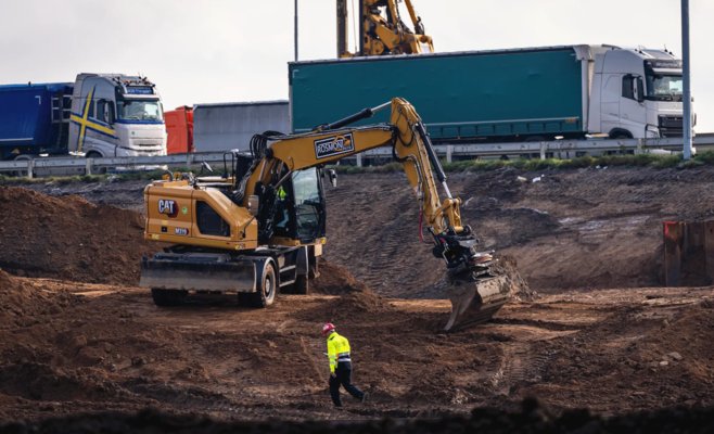 Строительные компании пострадали от дорогого топлива: часть проектов может быть временно заморожена