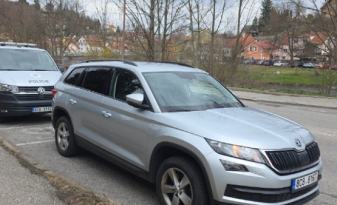 В Ческом-Крумлове наркоман избил людей в госучреждении и прыгал по машинам