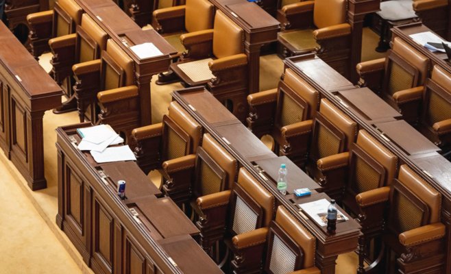 Депутаты получат больше денег на помощников