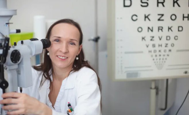 Острая нехватка офтальмологов: чехи ждут приема до целого года
