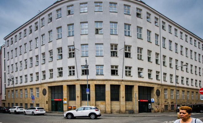 Полиция задержала семь человек за махинации с субсидиями: с самого утра в Брно идут обыски