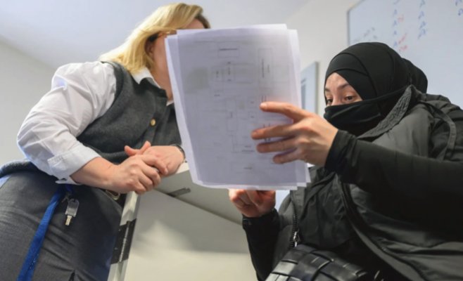Германия тратит на социальные пособия более триллиона, половину получают иностранцы