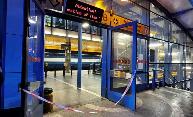 Пожар под туннелем метро парализовал движение на «желтой» ветке в Праге