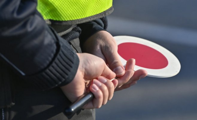 В Брно задержали водителя под наркотиками, но после больницы он снова сел за руль