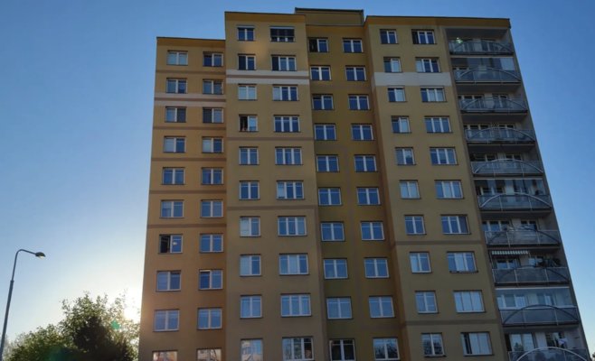 В Праге женщина выпала из окна 11-го этажа и разбилась насмерть