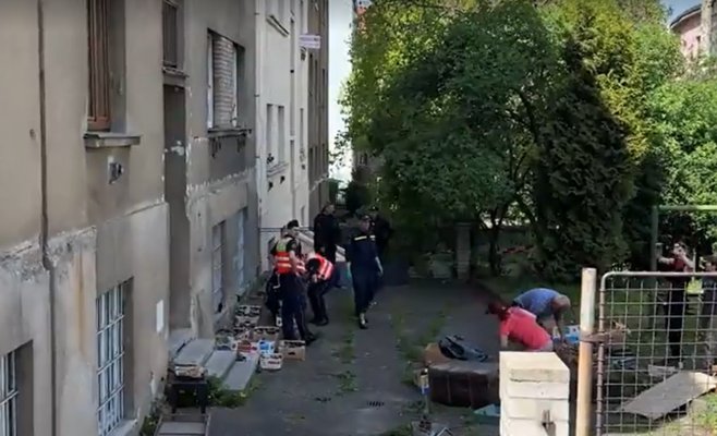 В Праге при разборе подвала нашли радиоактивное вещество и опасный реагент, который раньше использовали как взрывчатку