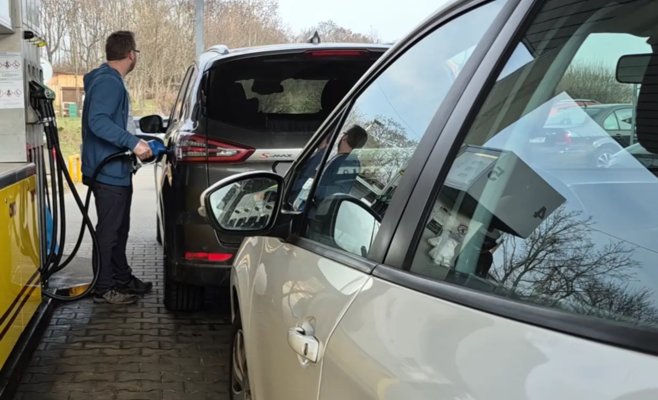 Власть в Чехии вновь повышает потолки цен на топливо