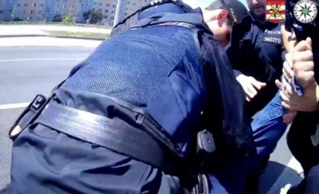 Пьяный водитель с польскими номерами сбил пешехода в Брно и устроил гонки по центру города. Его преследовал таксист