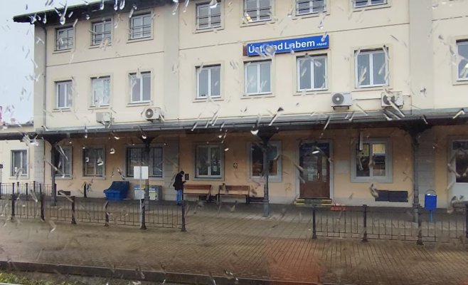 ЧП на железной дороге в Усти-над-Лабем: локомотив протаранил пассажирский поезд