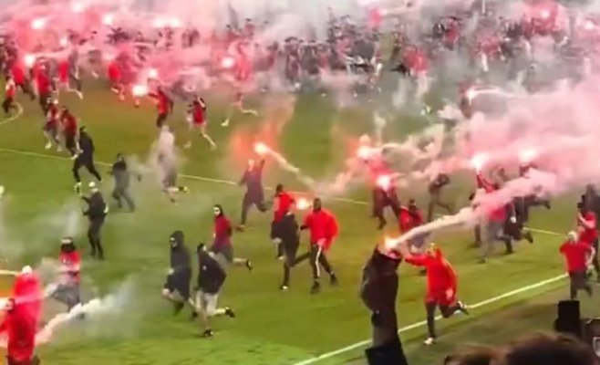 Дело не только в пиве: вратаря «Спарты» атаковали агрессивные фанаты с файерами. Появилось видео
