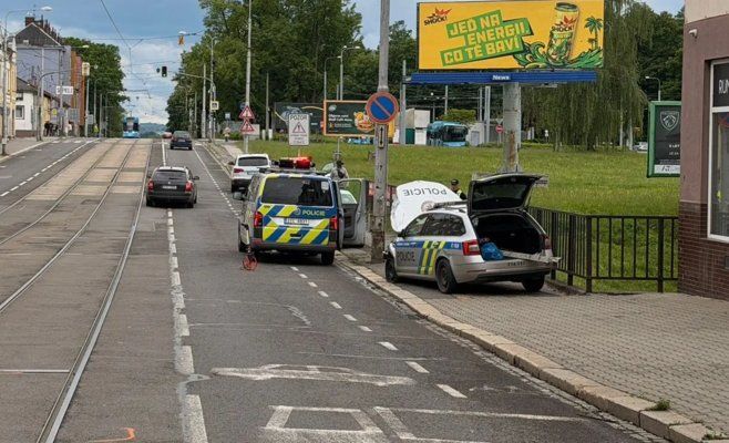 Полицейские в Остраве попали в аварию по дороге на вызов: пострадали три человека