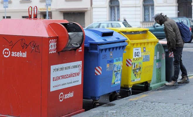 Сортировать бумагу и пластик больше недостаточно: если не убрать биоотходы из общих баков, за вывоз мусора