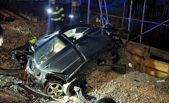 Смертельная авария на трассе D4: автомобиль упал с моста