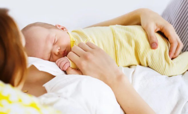 Правительство одобрило повышение родительского пособия до 400 000 крон. Мера должна коснуться детей, которые родятся в 2027