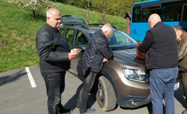 В Есеникском крае мужчина обокрал копилку лесного бара, но его поймали пражские полицейские во время прогулки