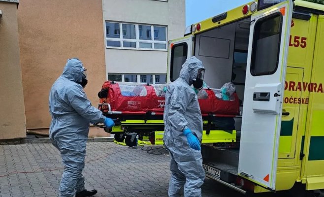 В Чехию направляется американец с подозрением на Эболу. По словам Войтеха, симптомов у него нет