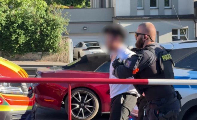 Угнал машину и промчался через пол-Праги: устроил 8 ДТП и протаранил 12 автомобилей