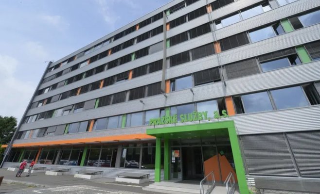 Странная сделка пражской коммунальной компании: роботизированные газонокосилки арендуют почти по цене покупки