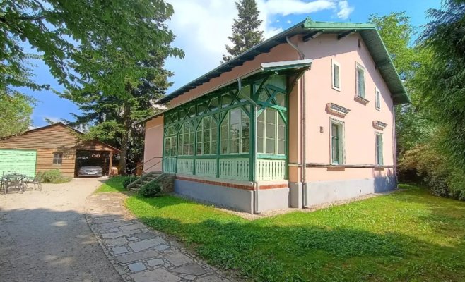 Случайный взгляд на карту обернулся шоком: ради новой дороги в Ческе-Будеевице хотят снести две исторические виллы