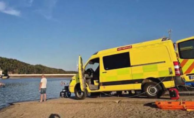 Трагедия в регионе Плзень: 17-летний парень скрылся под водой и, вероятно, утонул