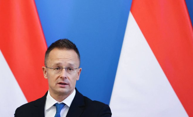 Бывший глава венгерской дипломатии потратил десятки миллионов на аренду частных самолетов