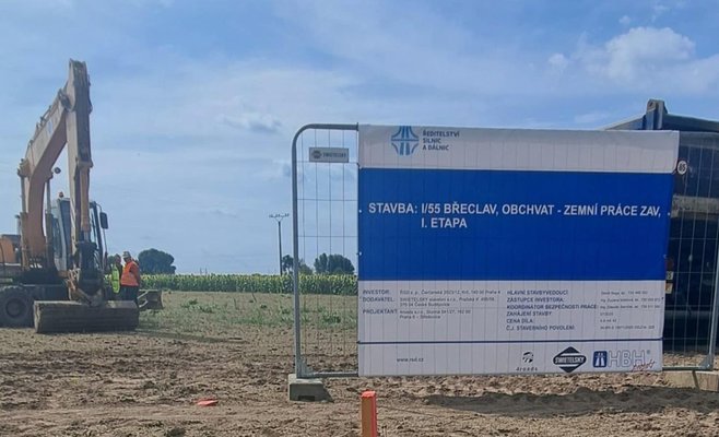 Обход Бржецлава может задержаться: экологи оспорили вырубку деревьев на трассе