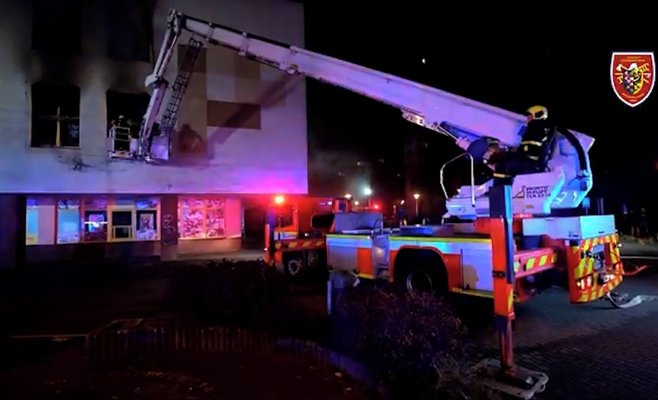 В Остраве при пожаре в торговом центре сгорел зоомагазин, животные погибли