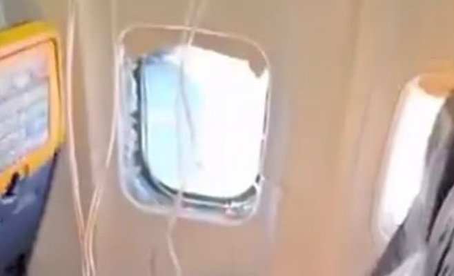 На борту Boeing 737 треснуло окно: пассажиры удержали мужчину от засасывания в разгерметизированный салон