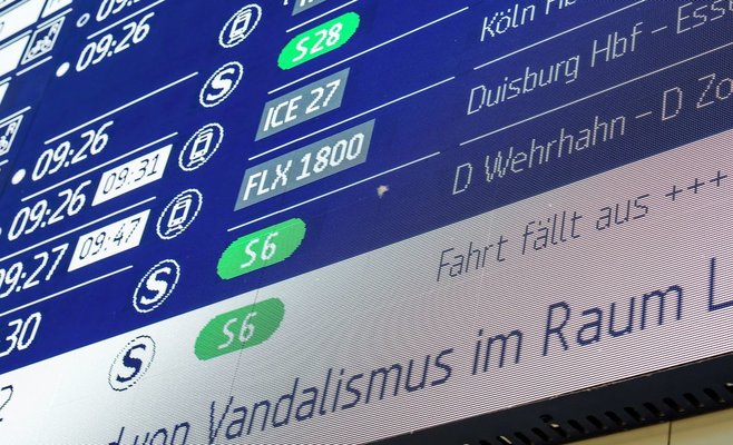 В Германии леворадикалы подожгли кабели на железной дороге под Леверкузеном