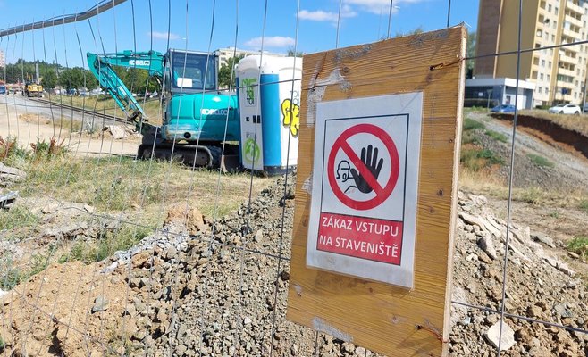 В Брно из-за стройки трамвайной линии пенсионеры не могут дойти до магазина