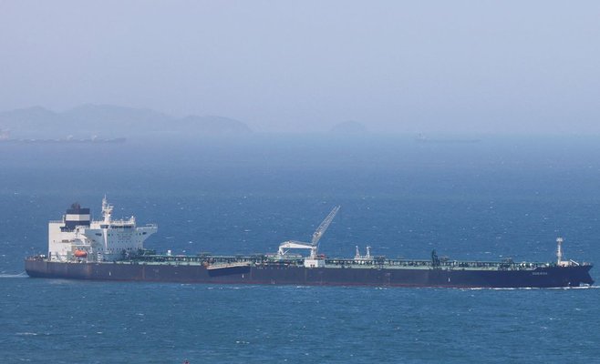 Нефть резко дорожает на фоне удара США по Ирану — в Чехии снова растёт потолок цен на бензин и дизель