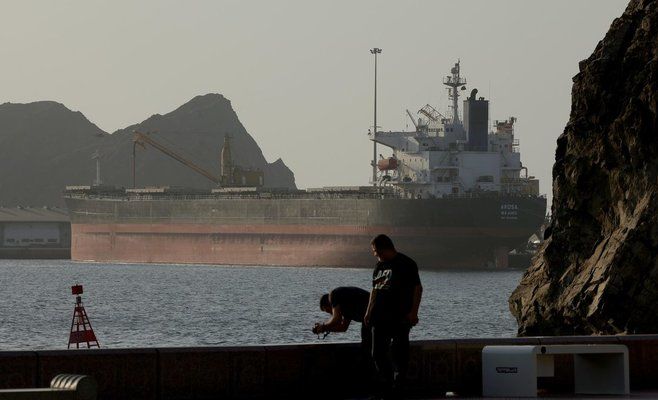 Трамп ввёл блокаду Ормузского пролива и 20%-й сбор с судов — цены на нефть резко пошли вверх