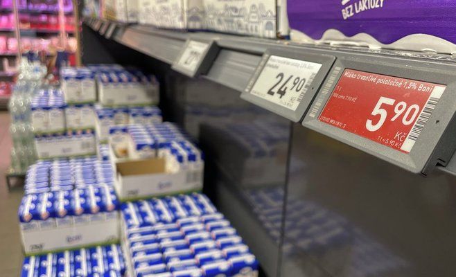 Молоко по 6 крон: чешские сети продают его дешевле, чем оно стоит на производстве