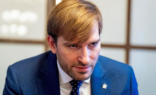 Миллионные «золотые парашюты» в убыточной страховой компании МВД: Минздрав проверяет выплаты топ-менеджерам