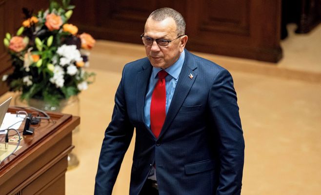 Депутатская неприкосновенность не спасла Фолдину от полицейского запрета приближаться к дому