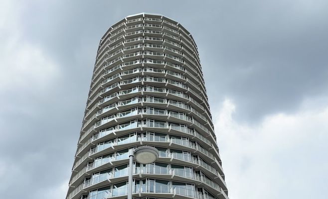 Словацкий министр обороны хвастается роскошным новым офисом: кухня за 200 тысяч крон и мшистая стена за 3,3 миллиона