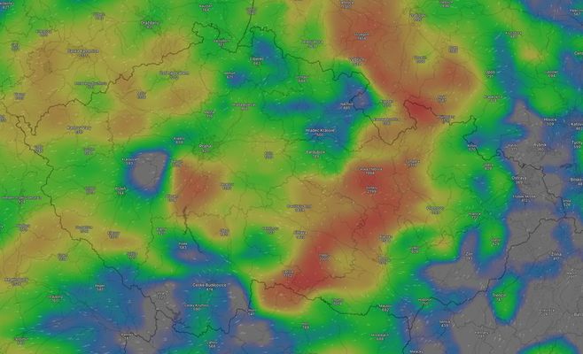На Чехию надвигаются сильные грозы: восток страны под угрозой шквалов до 90 км/ч
