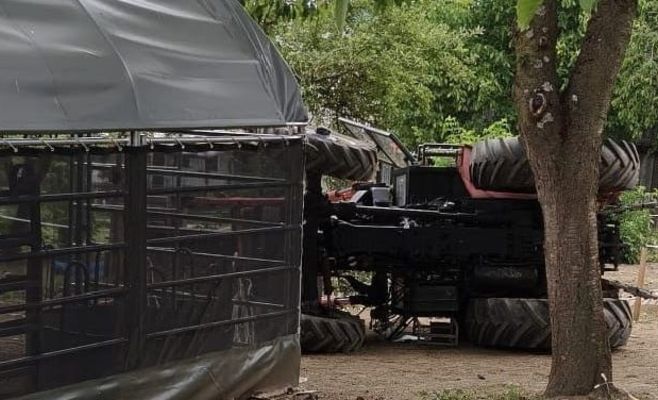 На Клатовщине опрокинулся трактор со сборщиками черешни в ковше — погиб мужчина 81 года